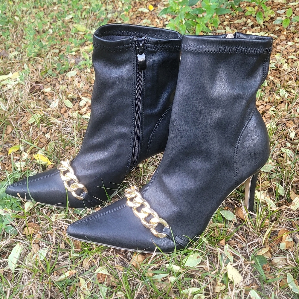Brand new! Black PU leather boots with gold chain